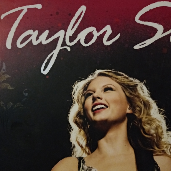 Taylor Swift Hardcover book by Andrew Vaughan - Picture 2 of 8